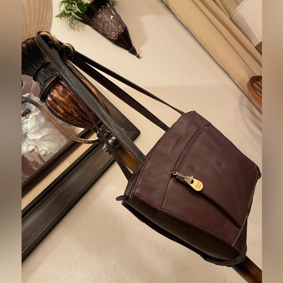 Carriage House genuine leather, please check all picture of condition - Picture 6 of 17